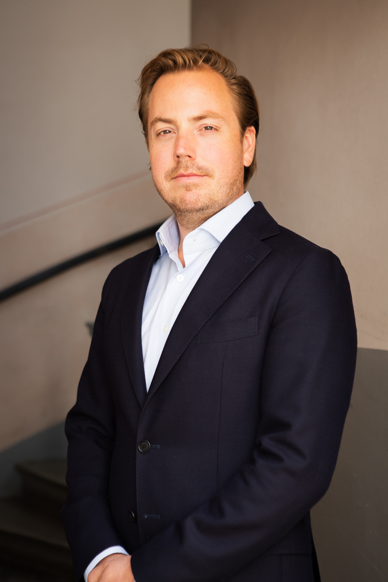 Porträtt av Gustaf Hammer, rådgivare på Rosenberg Wealth Partner